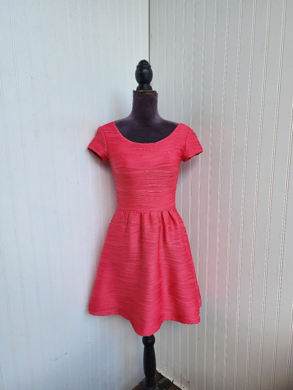 B. Darlin Juniors'  Dress Pink Peach Wave Textured Stretch Short Sleeve Sz 3/4